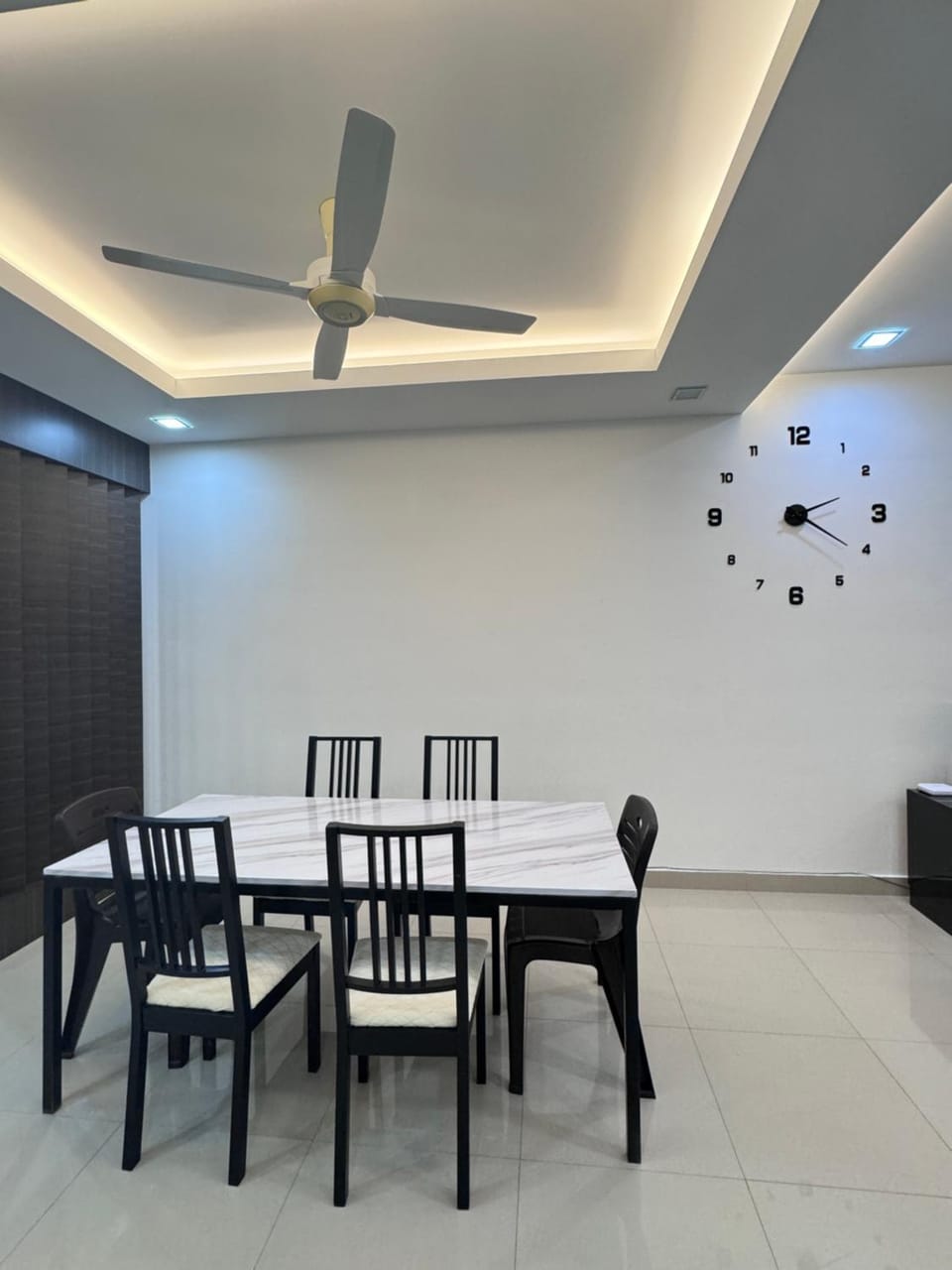 Seating area, Dining area, fireplace