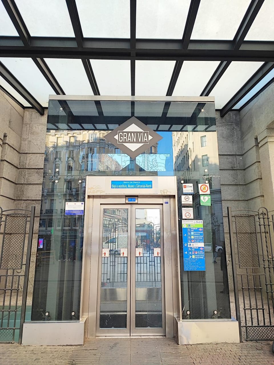 Nearby landmark, Neighbourhood