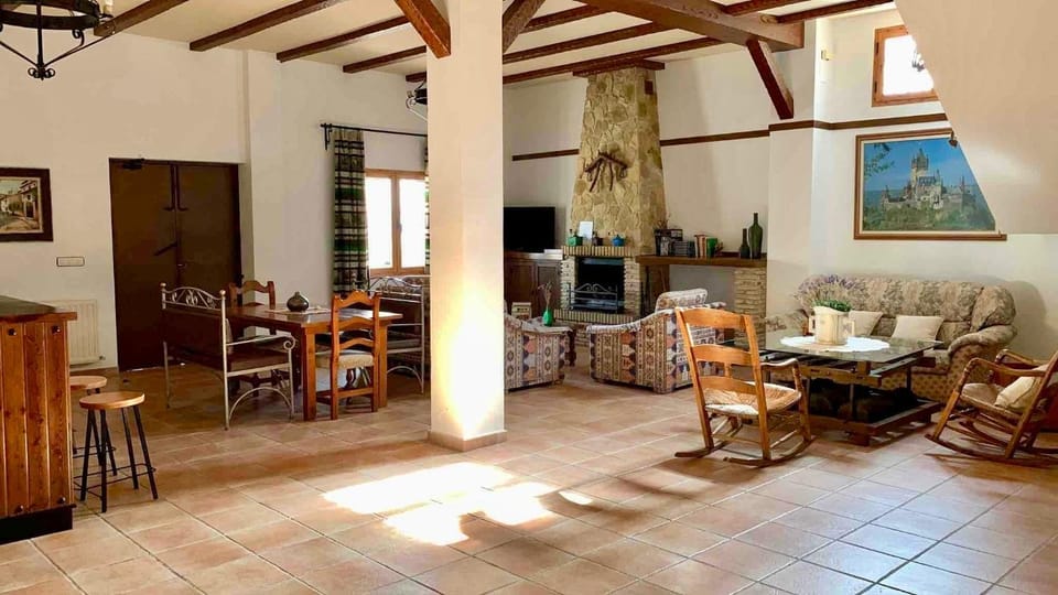 TV and multimedia, Living room, Dining area, Evening entertainment