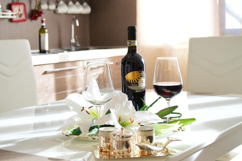 Living room, Decorative detail, Seating area, Dining area