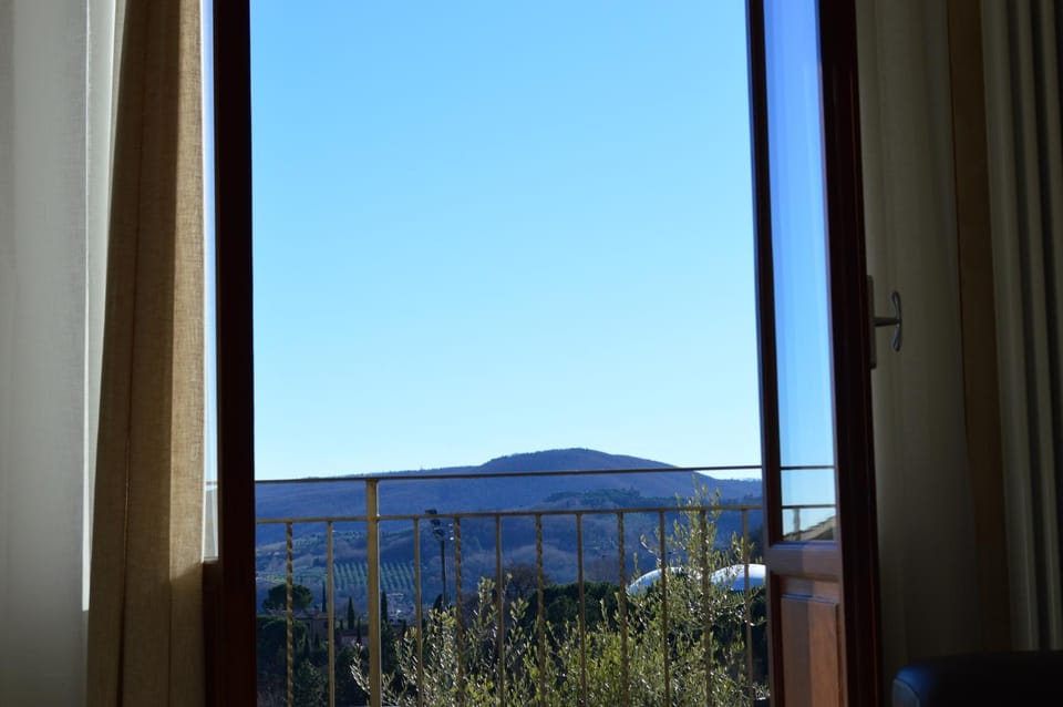 View (from property/room), View (from property/room), Balcony/Terrace, Living room, Landmark view