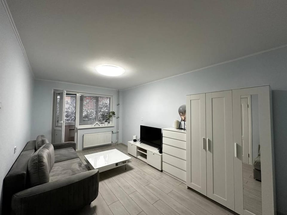 TV and multimedia, Photo of the whole room, Bedroom, hair dresser, wardrobe