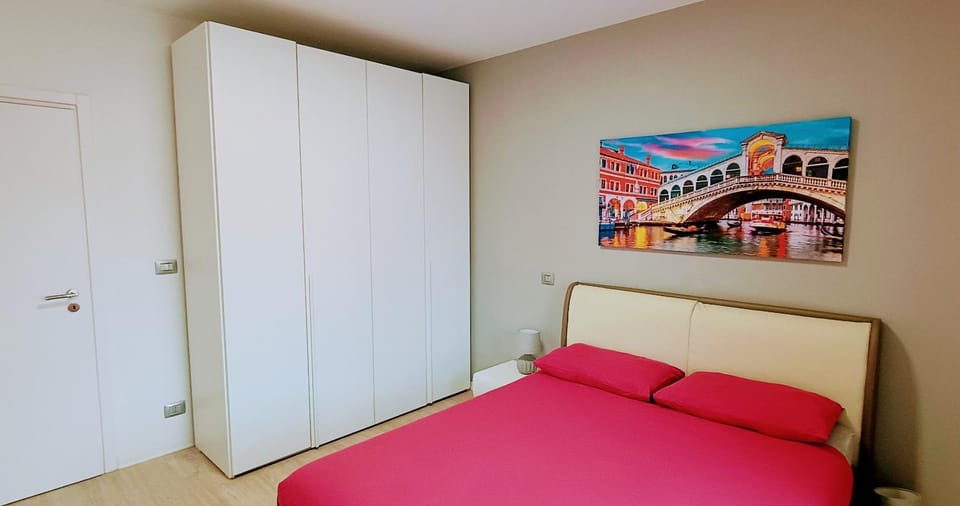 Bed, Photo of the whole room, Bedroom, wardrobe