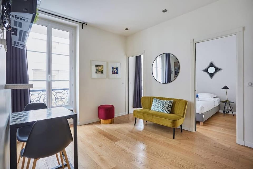 Living room, Photo of the whole room