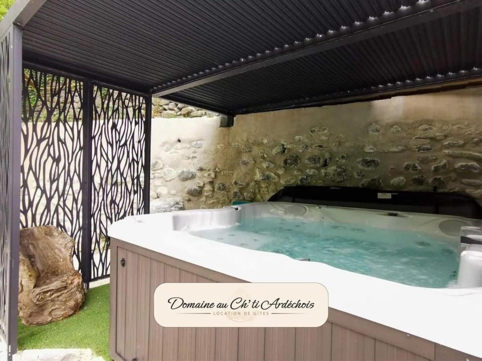 Natural landscape, Hot Tub