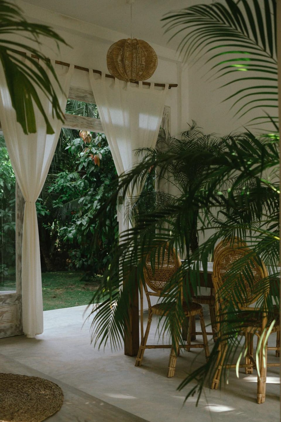 Day, Seating area, Dining area, Garden view
