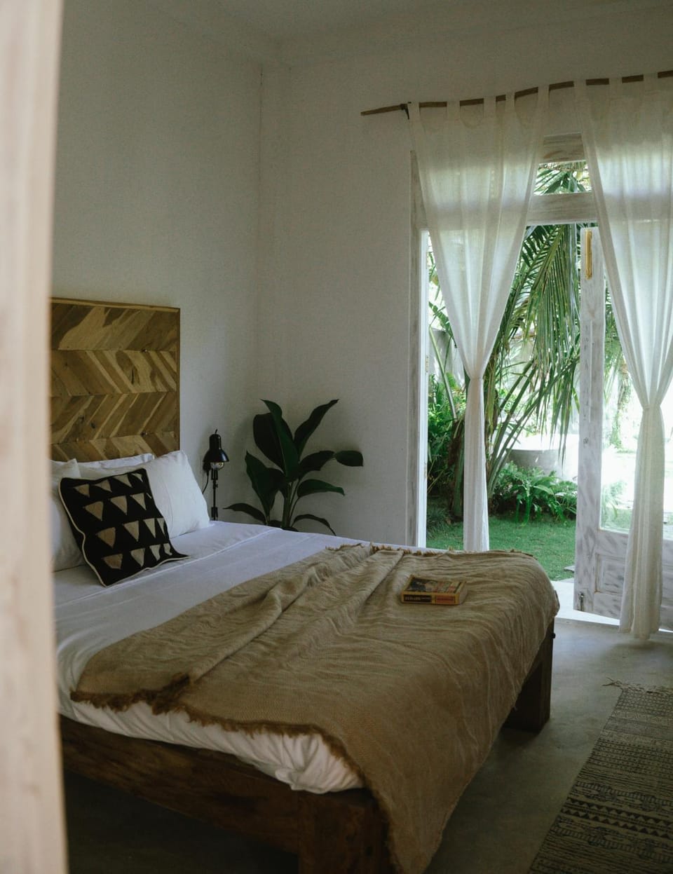 Bed, Photo of the whole room, Bedroom, Lake view