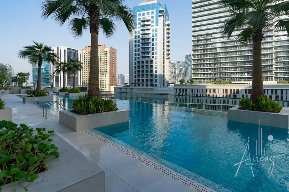 Voguish studio! Walk to Burj Khalifasleeps 3! Apartment in Dubai