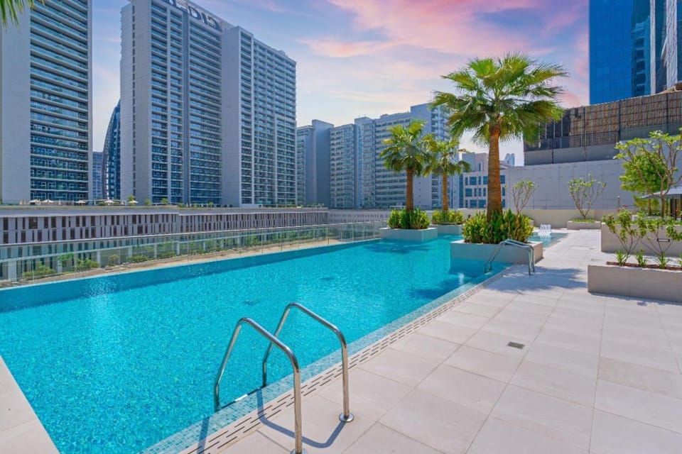 Voguish studio! Walk to Burj Khalifasleeps 3! Apartment in Dubai