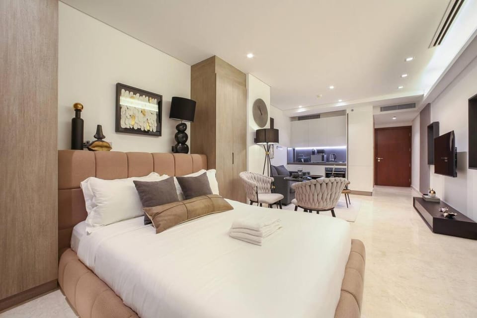 Voguish studio! Walk to Burj Khalifasleeps 3! Apartment in Dubai