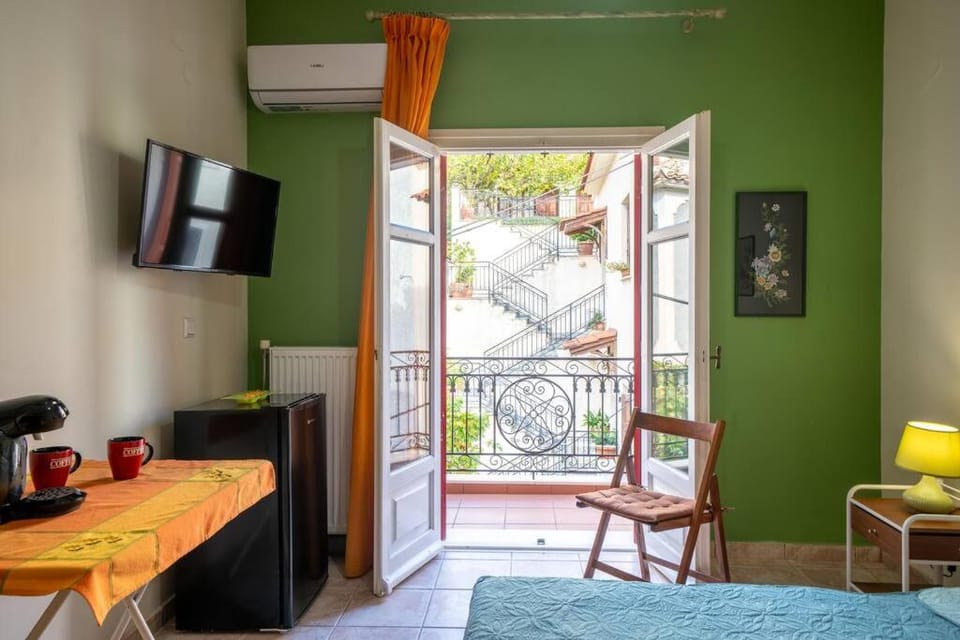 TV and multimedia, Coffee/tea facilities, View (from property/room), Balcony/Terrace, Bedroom, air conditioner
