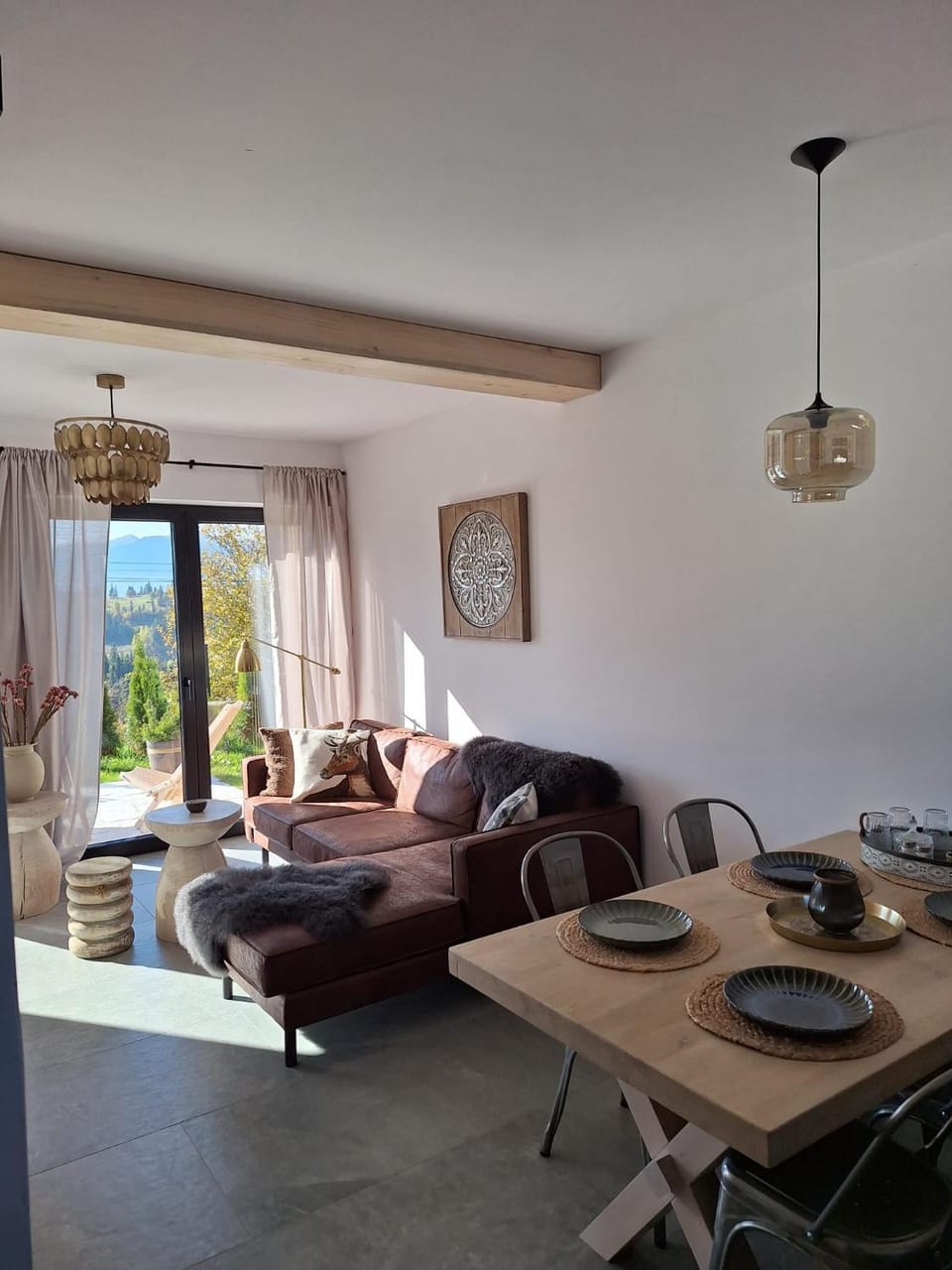 Living room, Seating area, Dining area