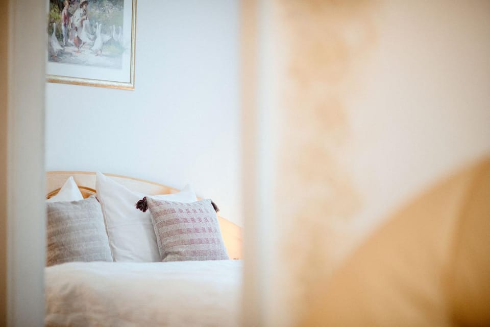 Bed, Living room, Photo of the whole room, Bedroom