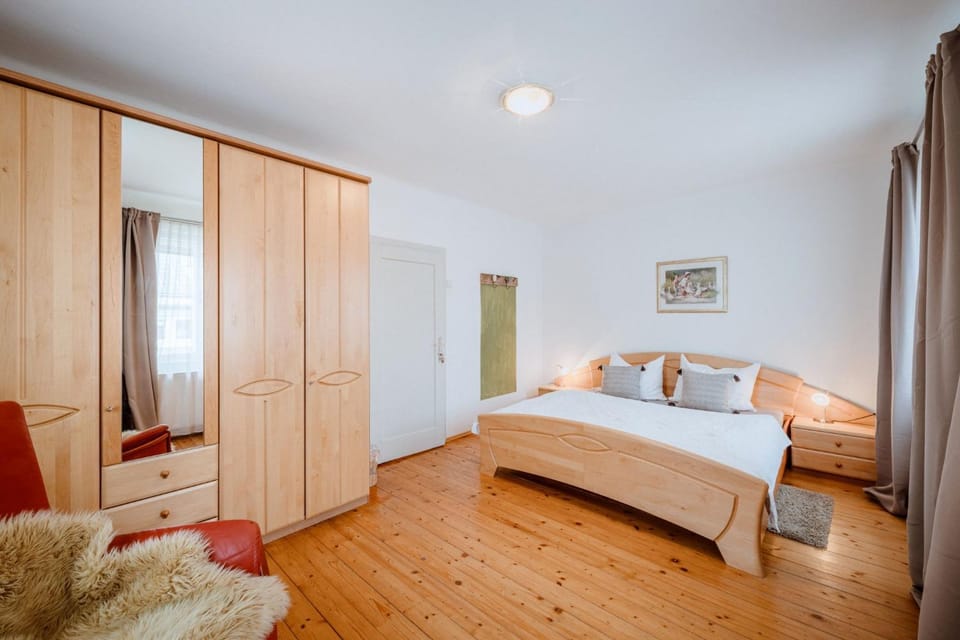 Bed, Living room, Photo of the whole room, Seating area, Bedroom, wardrobe