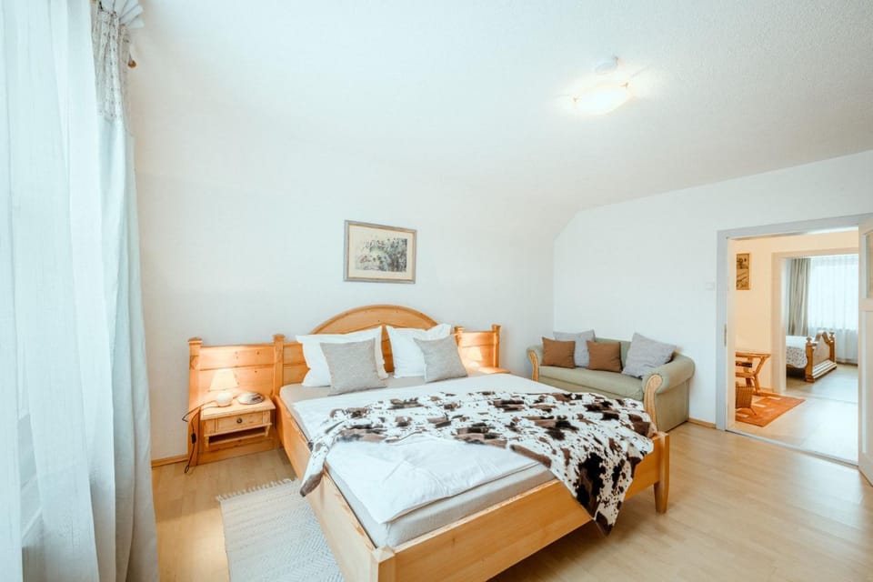 Bed, Photo of the whole room, Seating area, Bedroom