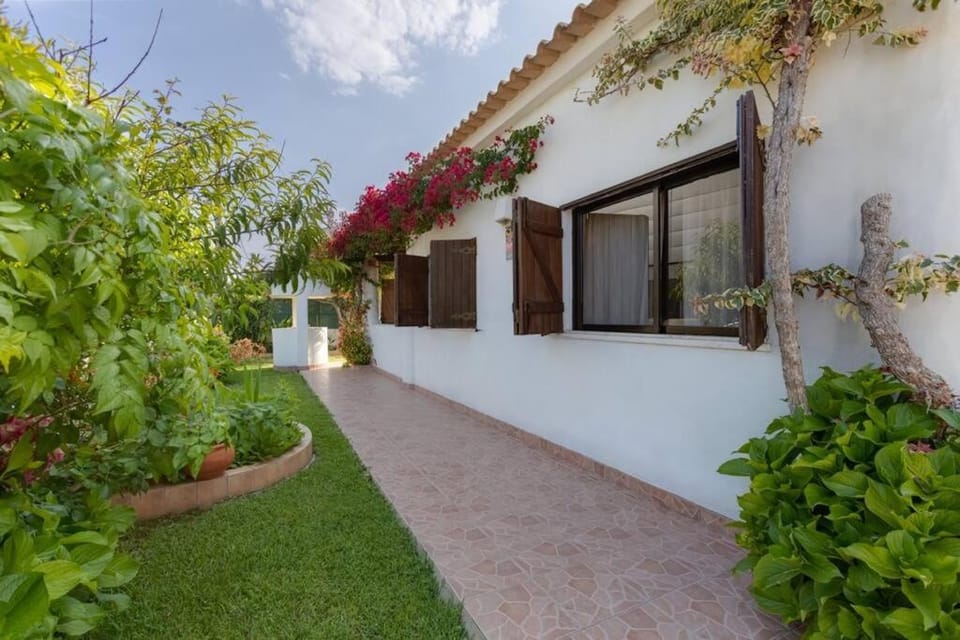 Property building, Garden, Balcony/Terrace, Garden view