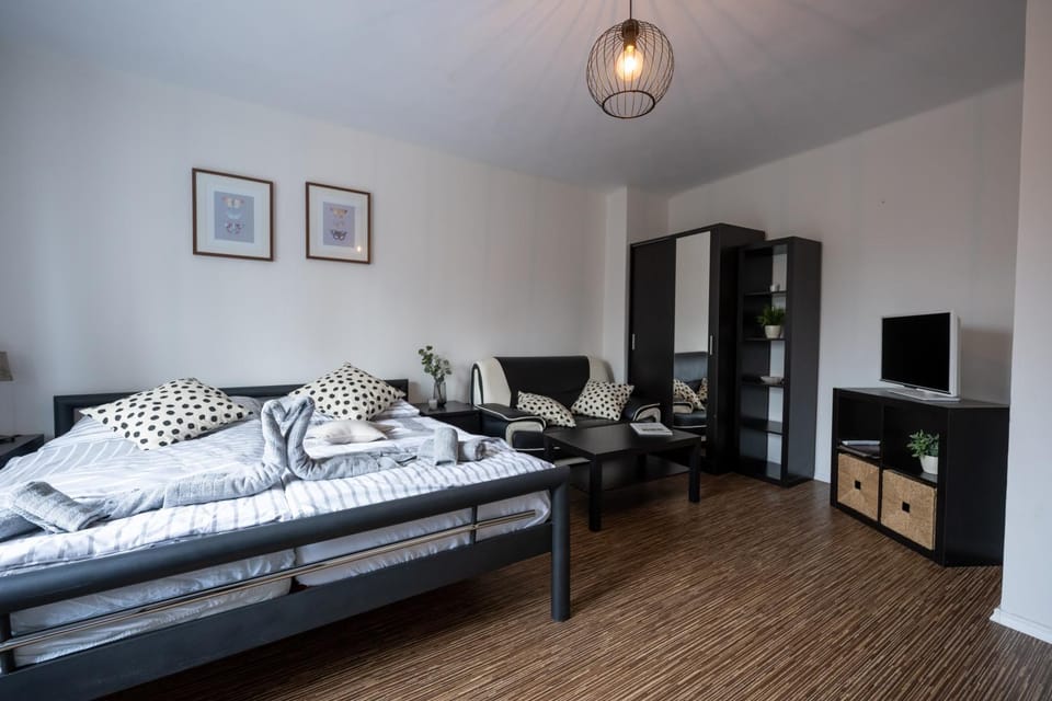 Bed, TV and multimedia, Living room, Bedroom