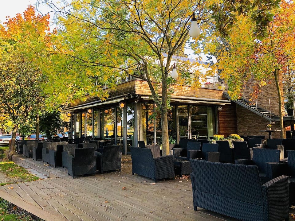 Restaurant/places to eat, Garden, Balcony/Terrace, Breakfast