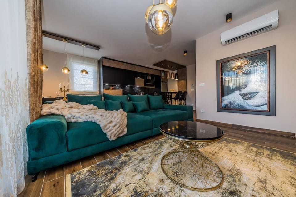 Living room, Seating area, air conditioner