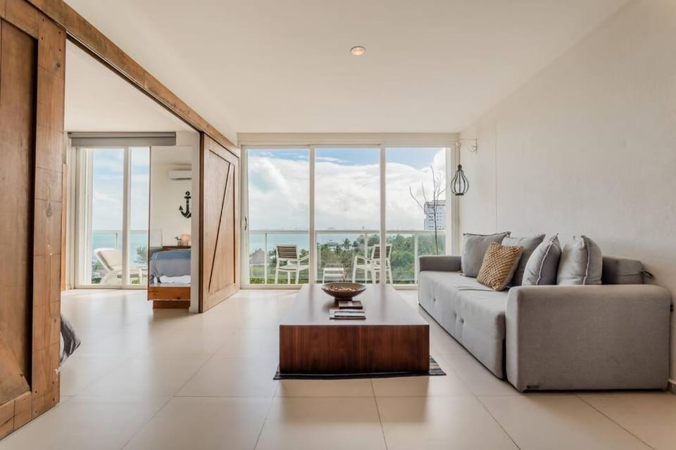 *OCEAN Beachfront 4 BDR with pool by Casa Paraiso* Apartment in Cancun