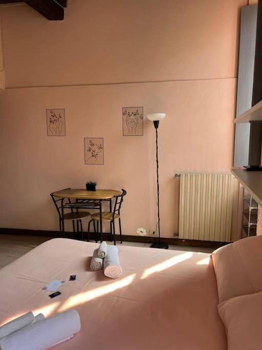 Bed, Living room, Dining area, internet, locker