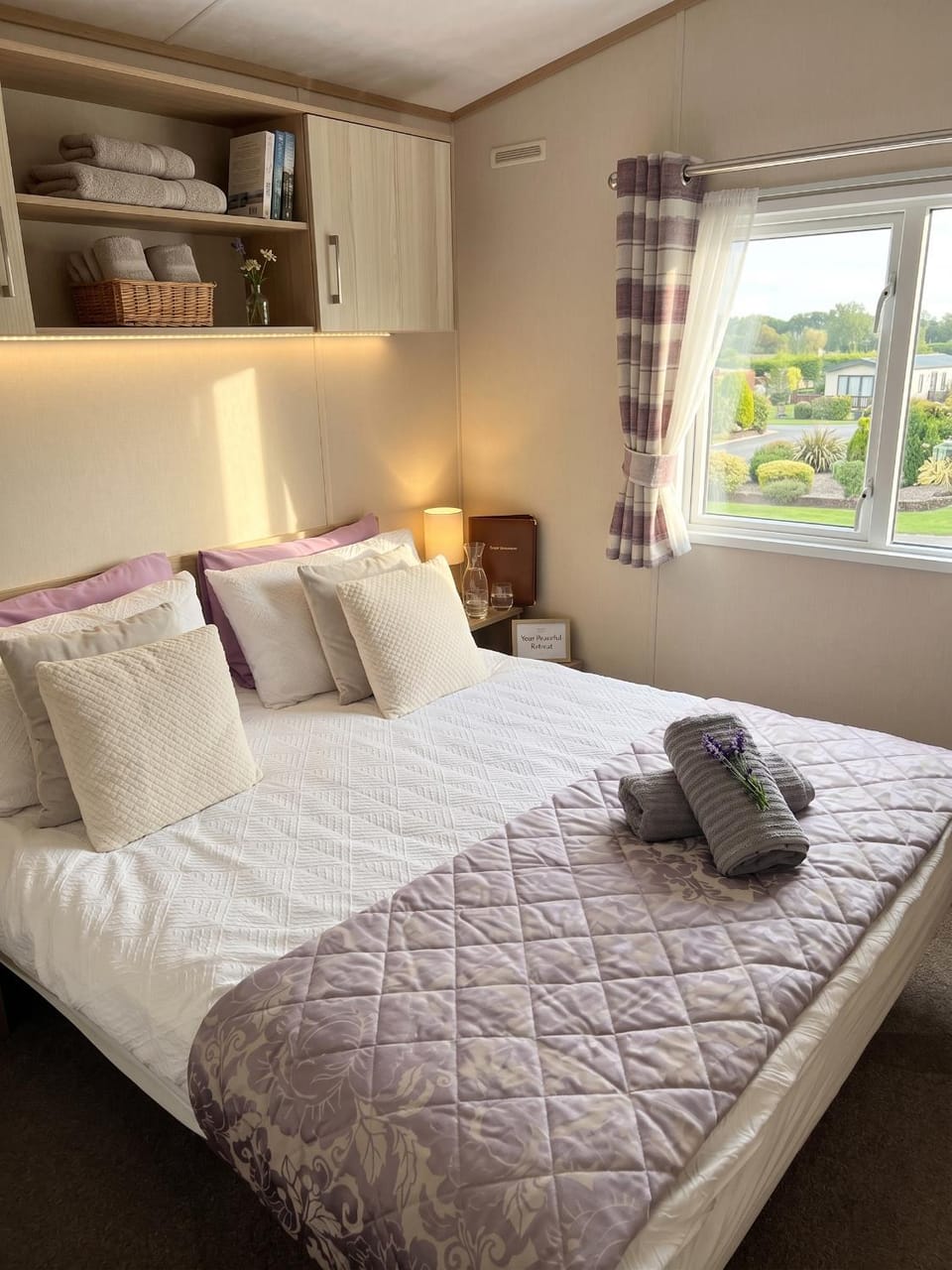 Bed, Photo of the whole room, Bedroom, towels