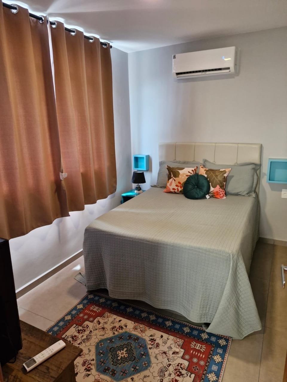 Bed, Bedroom, air conditioner