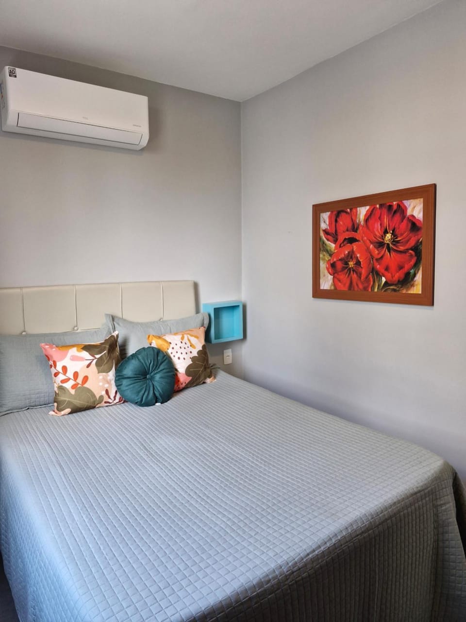 Bed, air conditioner