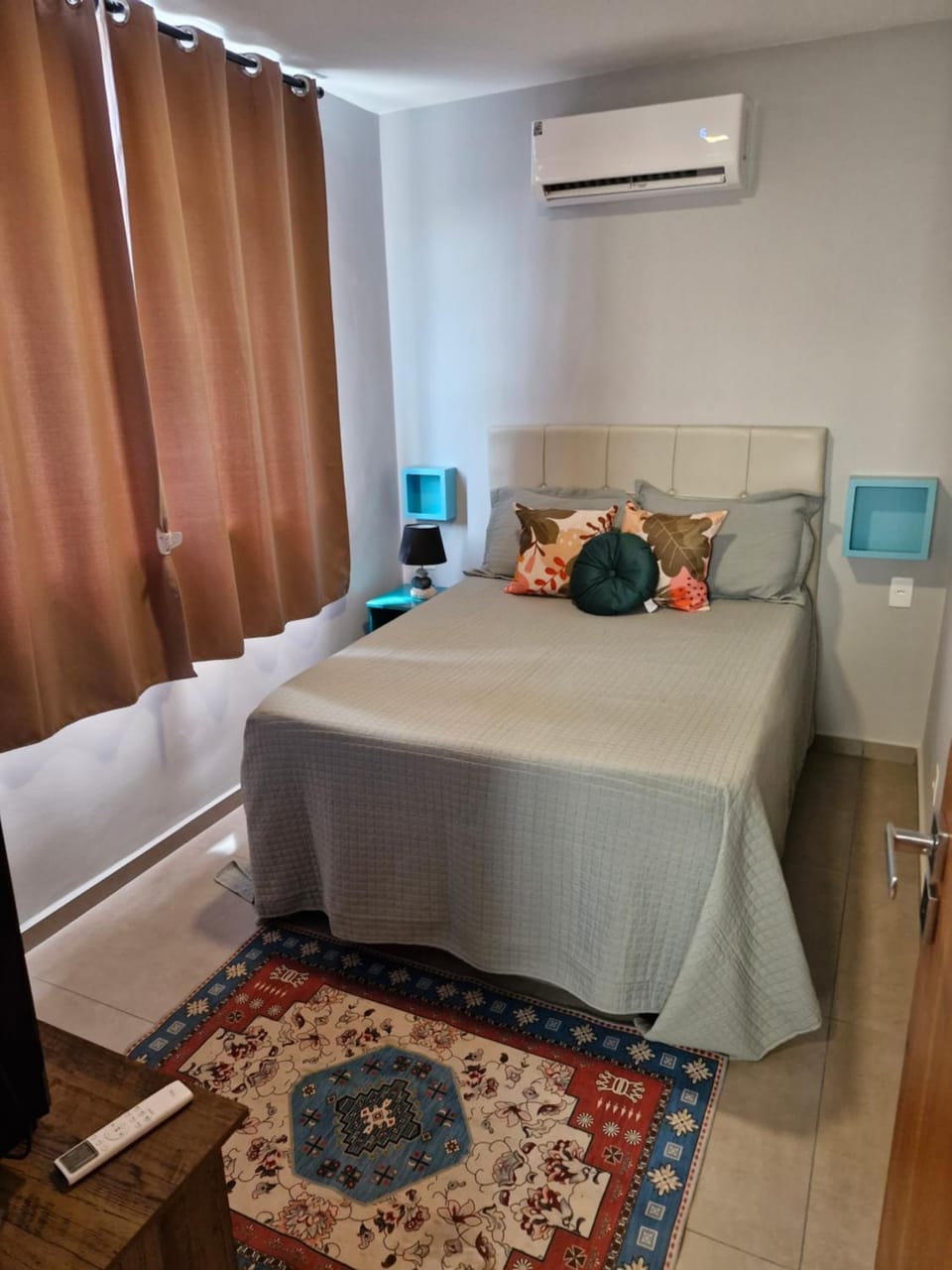 Bed, Photo of the whole room, Bedroom, air conditioner
