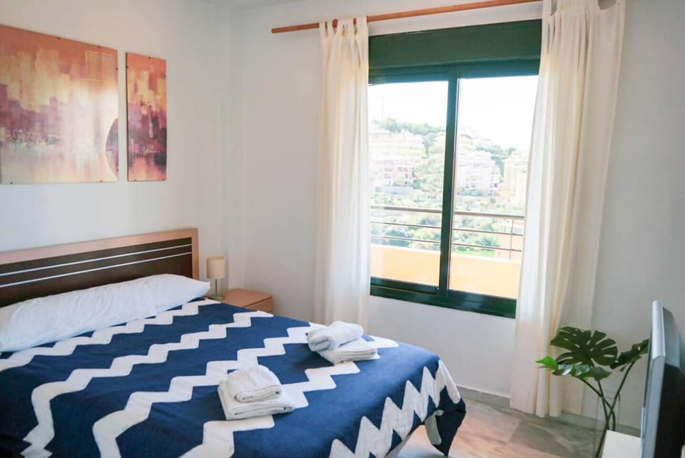 Bright & quiet 2BR flat w/ large terrace & pool Apartment in Sitio de Calahonda