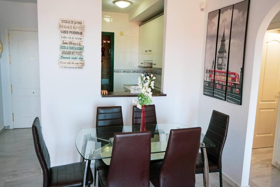 Bright & quiet 2bedroom with large terrace & pool Apartment in Sitio de Calahonda