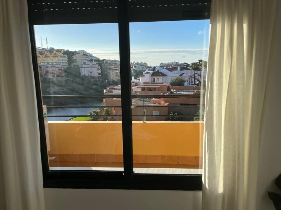 Bright & quiet 2bedroom with large terrace & pool Apartment in Sitio de Calahonda
