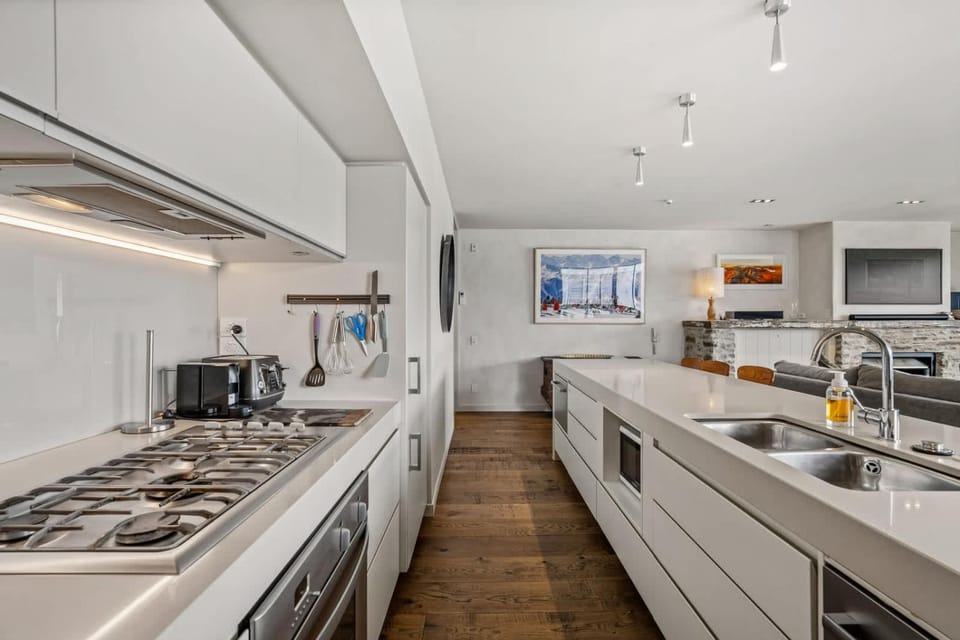 Luxury Lakeview on Ardmore with Sauna Apartment in Wanaka
