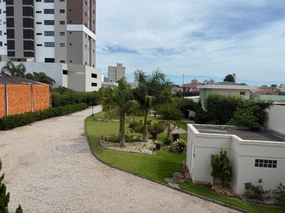 Sobrado com garagem e churrasqueira House in State of Santa Catarina
