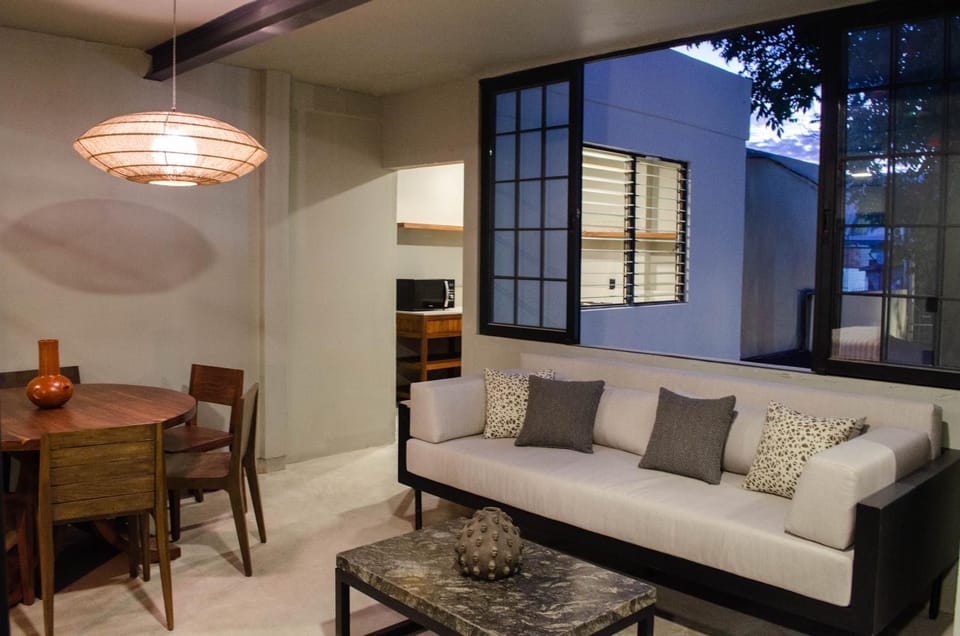 Seating area, Dining area