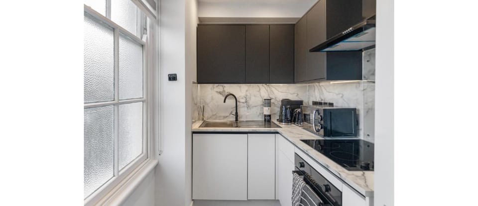 Coffee/tea facilities, Kitchen or kitchenette, oven, stove, toaster, kitchen