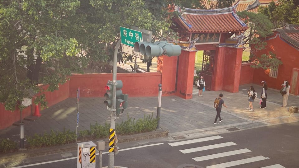 Neighbourhood, Street view, Location