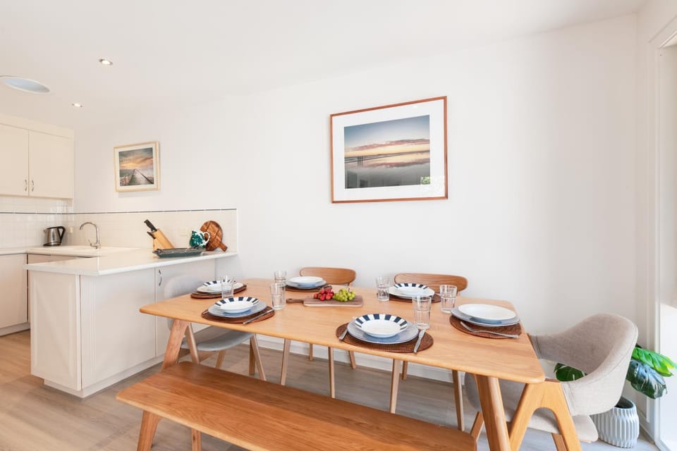 Lookout 100m to the Ocean and Pet-Friendly House in Ocean Grove