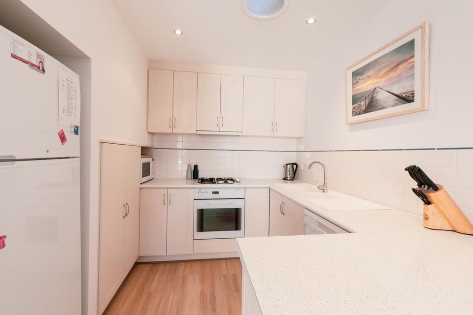Lookout 100m to the Ocean and Pet-Friendly House in Ocean Grove