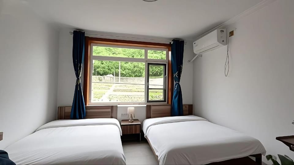 Bed, Bedroom, air conditioner
