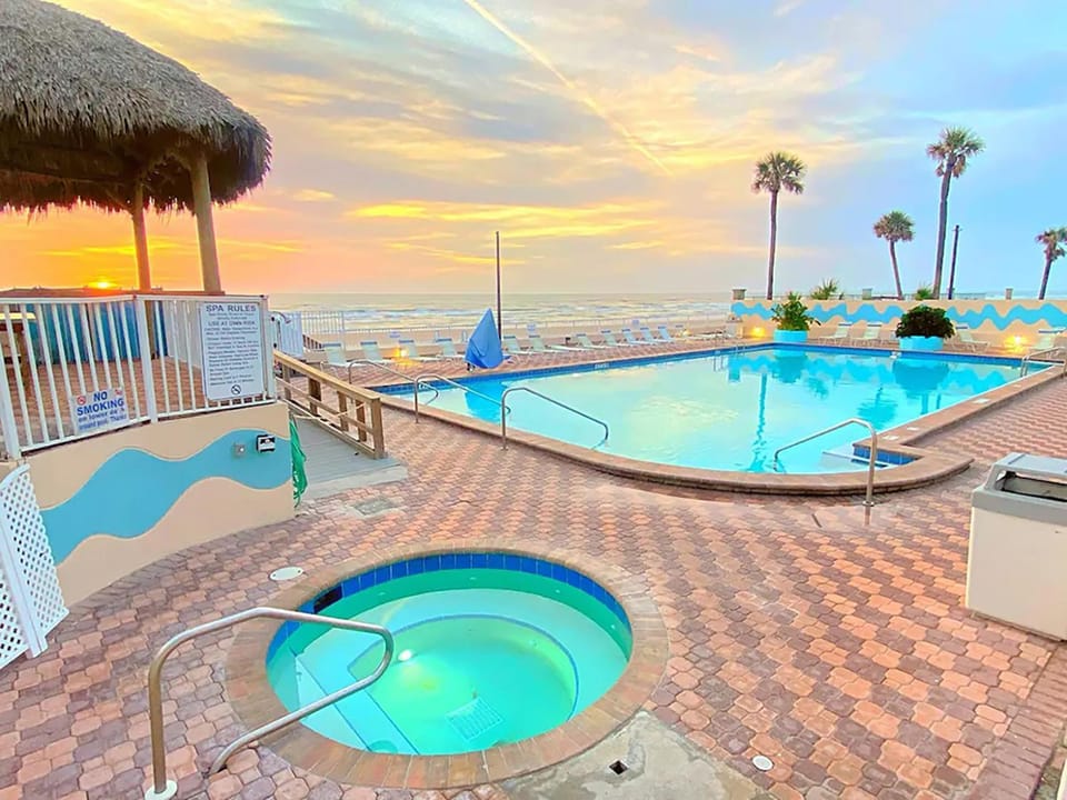 Patio, Nearby landmark, Restaurant/places to eat, Day, Natural landscape, Hot Tub, View (from property/room), Balcony/Terrace, Pool view, Sea view, Swimming pool, Sunrise, Sunset, sunbed