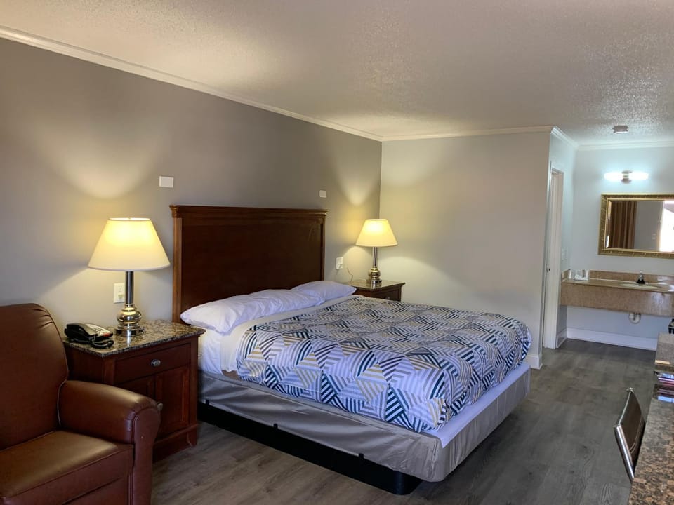 Photo of the whole room, Bedroom