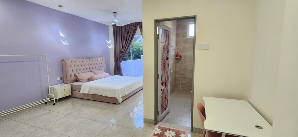 Bed, Bathroom, Photo of the whole room, Bedroom