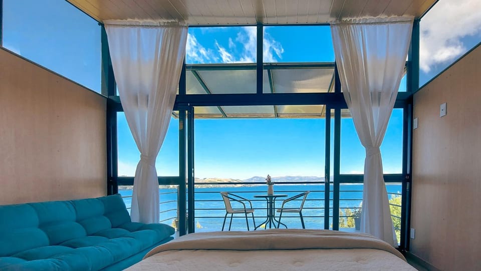 Natural landscape, Balcony/Terrace, Living room, Seating area, Bedroom, Lake view, Mountain view