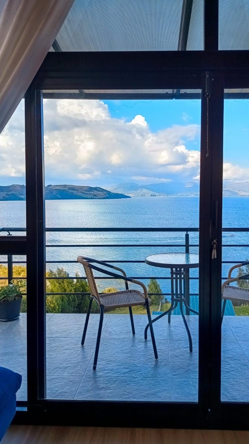 Natural landscape, View (from property/room), Balcony/Terrace, Seating area, Lake view, Mountain view