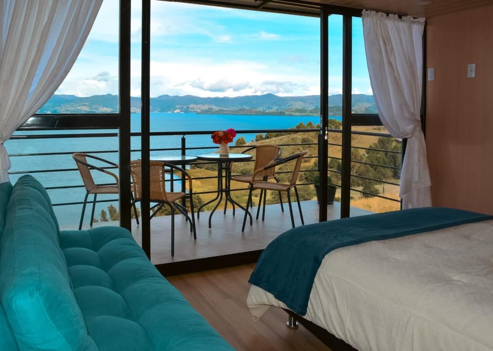 View (from property/room), Balcony/Terrace, Lake view, Mountain view