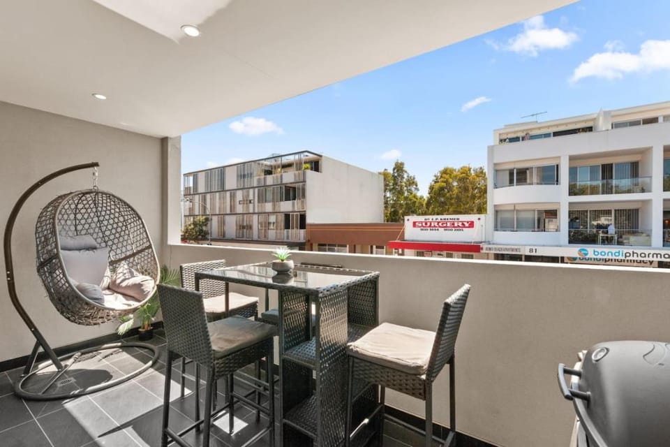 Stylish Spacious Modern 1 BDR Balcony BBQ AirCon Lift Apartment in Sydney