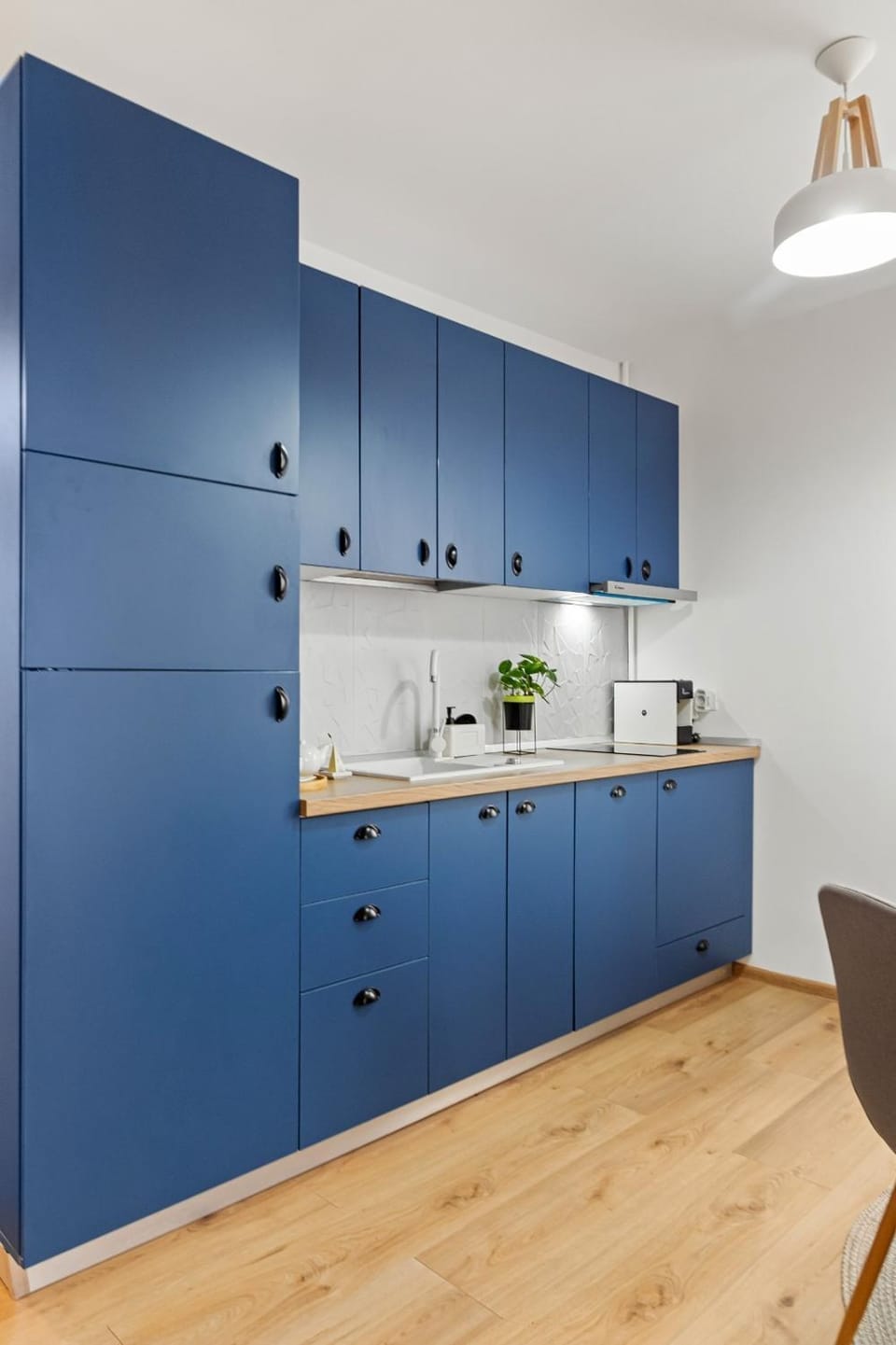 Kitchen or kitchenette, minibar, stove