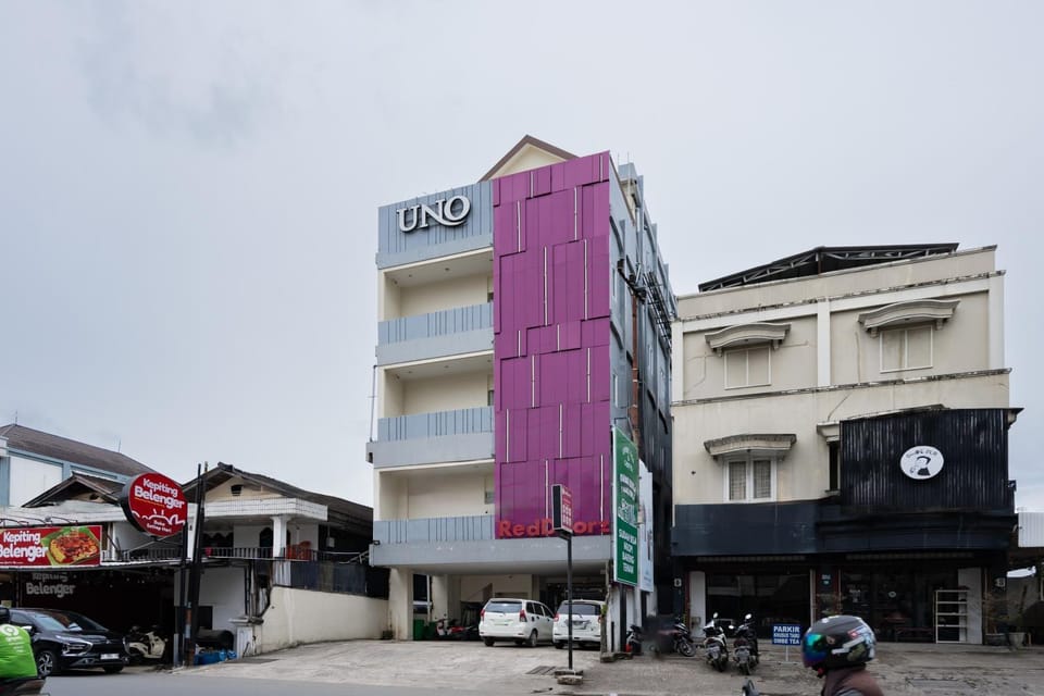 Facade/entrance