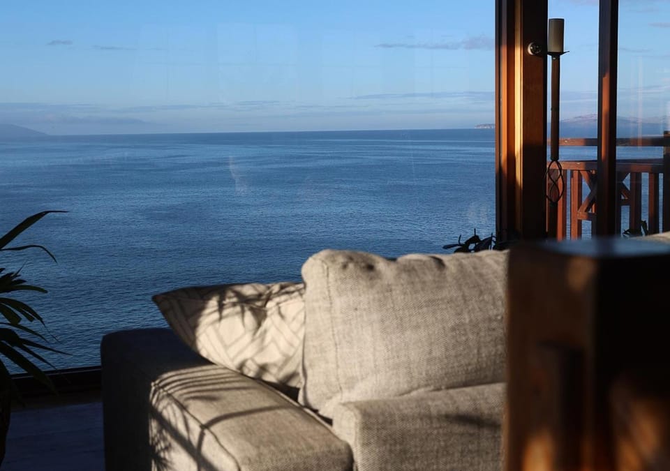 Day, Natural landscape, Living room, Seating area, Sea view